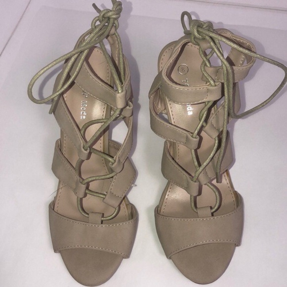 Top Moda Tan Sandals Size 8‎